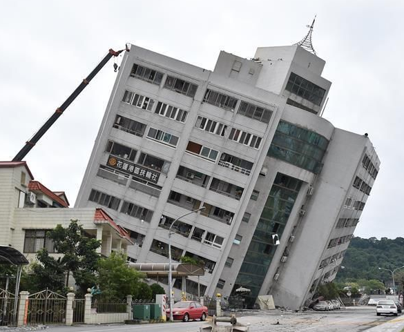 据报道，台湾花莲清晨接连地震20次，此次地震给当地造成了哪些影响？