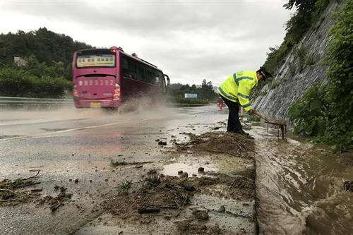 吉林洪涝黄色预警，洪涝的黄色预警跟台风黄色预警有何不同？