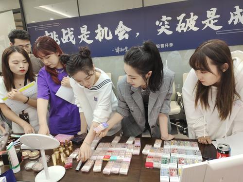 薇娅拒绝妈妈干涉选品，薇娅对选品为何如此严谨？