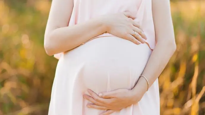 女子连生5子又怀了第六胎，当地只允许生育三胎，卫健局如何回应此事的？