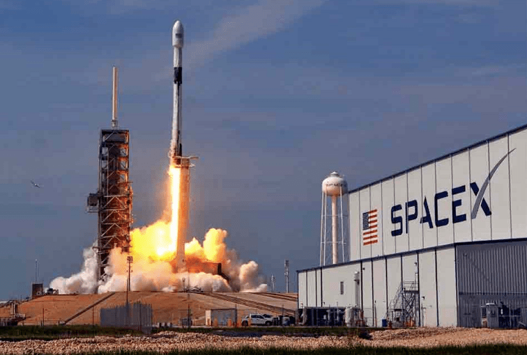 SpaceX首次正式发射载人飞船，商业载人航天将进入怎样的新纪元？