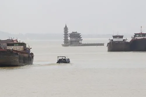 鄱阳湖跌破枯水位，湖底落星墩景观“水落石出”，这一景象是如何形成的？