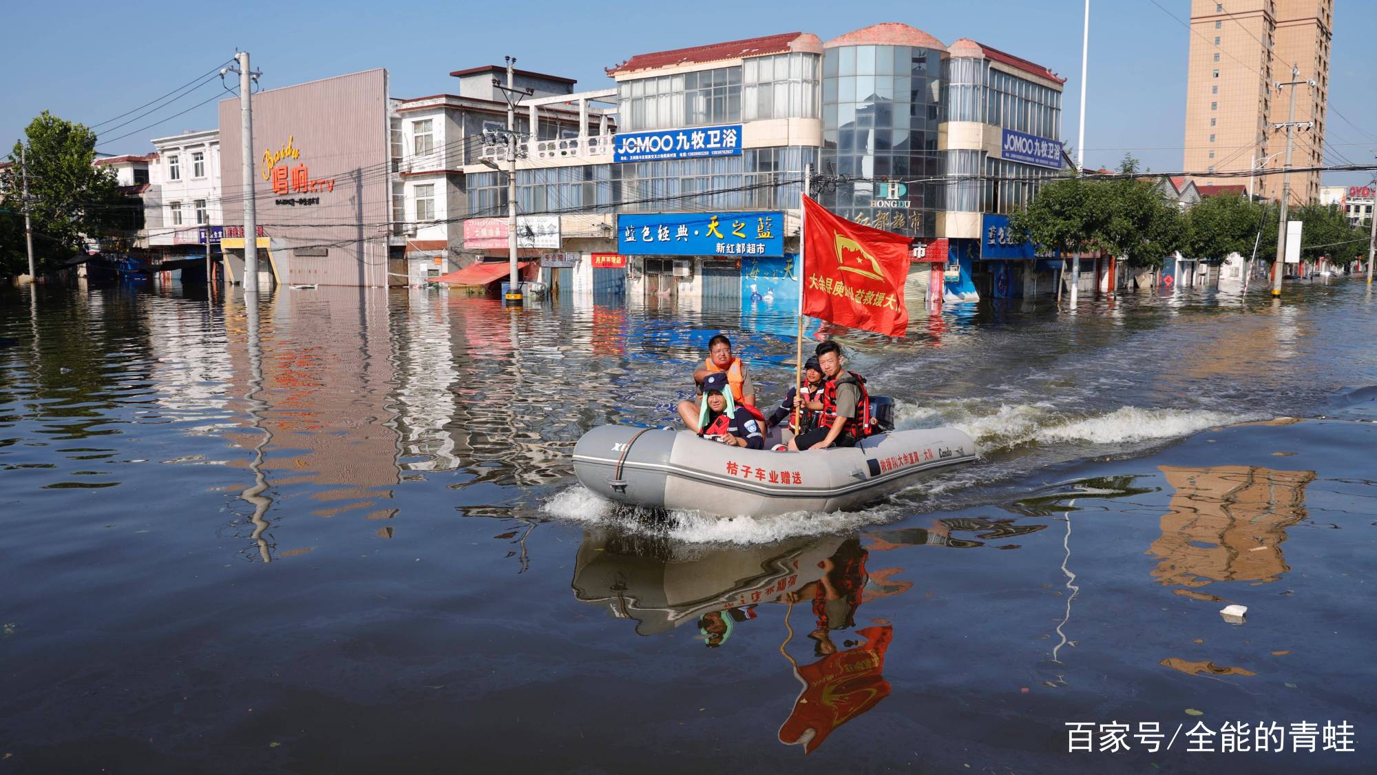 河南卫辉一大爷被救后哽咽“家没了”，农民造成的损失只能认命吗？