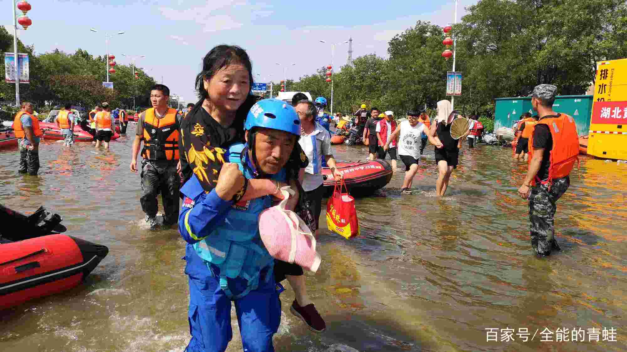 河南卫辉一大爷被救后哽咽“家没了”，农民造成的损失只能认命吗？