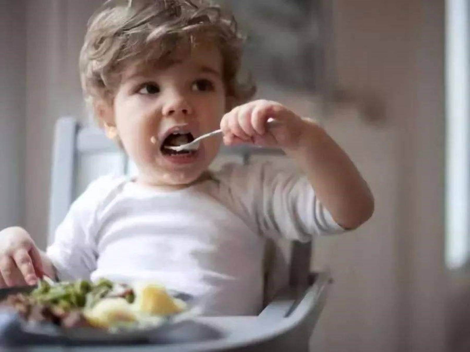 英国一男孩长期吃垃圾食品致失明，垃圾食品究竟是不是垃圾？