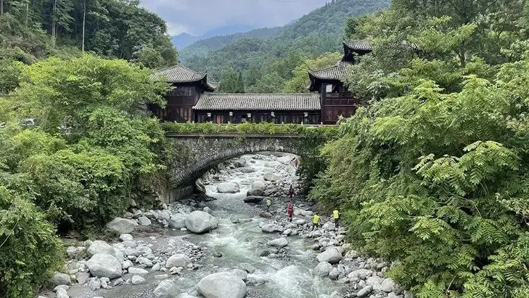 龙漕沟系野生网红打卡地曾两发山洪，这种山沟为何会成为网红打卡地？