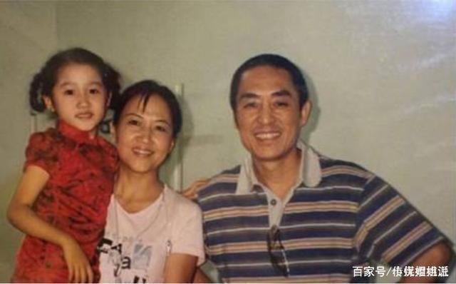 关晓彤看妈妈孕期旧照落泪，曾经也是青春小花旦，为女儿放弃事业后悔吗？