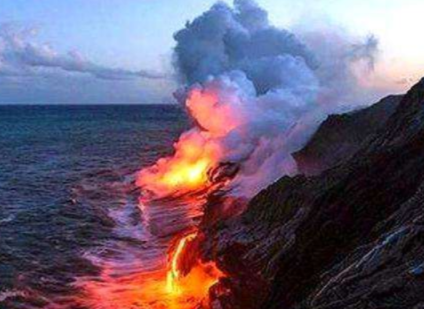 南太平洋水下火山喷发引发海啸，导致火山喷发的原因是什么？