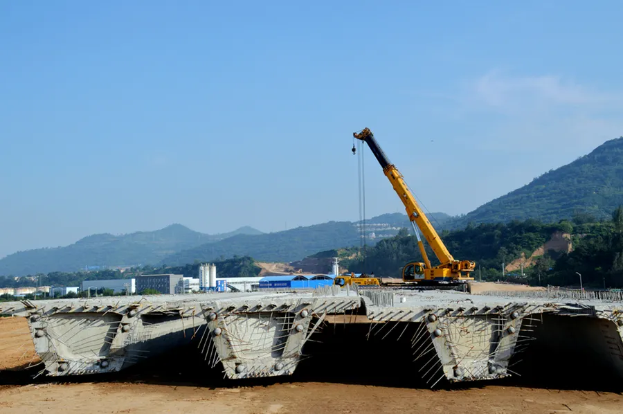 德阳一在建桥发生垮塌事故，致1死1伤，施工方有哪些责任？