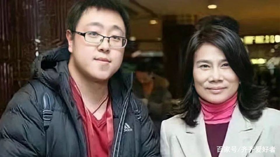 董明珠与儿子董冬冬关系如何，他目前发展怎么样？