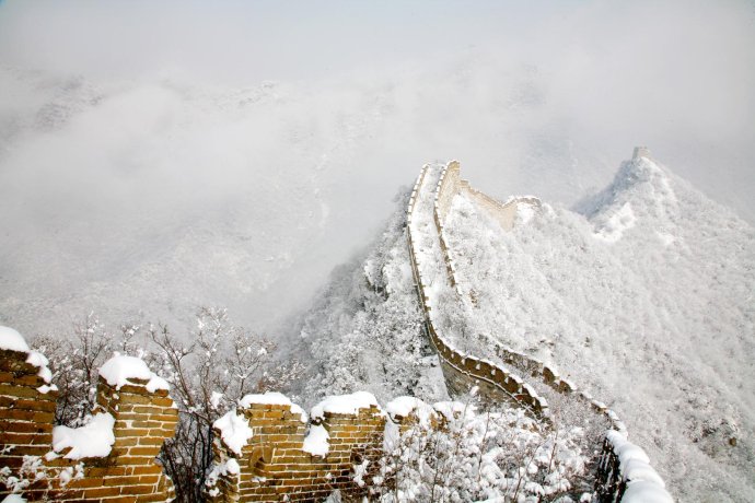 求《沁园春·雪》的现代文译文（译文简单些）