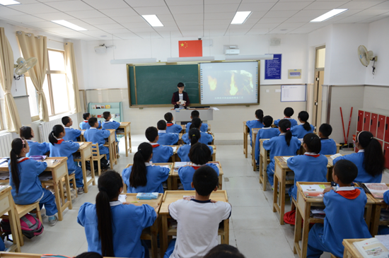 一个班多少人国家教育部规定小学，中学，大学一个班