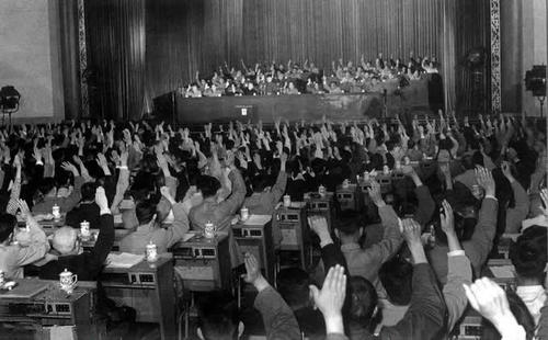 1958年,中共八大二次会议提出的总路线是什么?