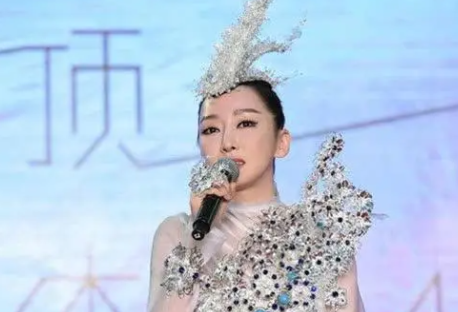 《香蜜沉沉烬如霜》萨顶顶演唱的歌曲《左手指月》mp3下载！！！